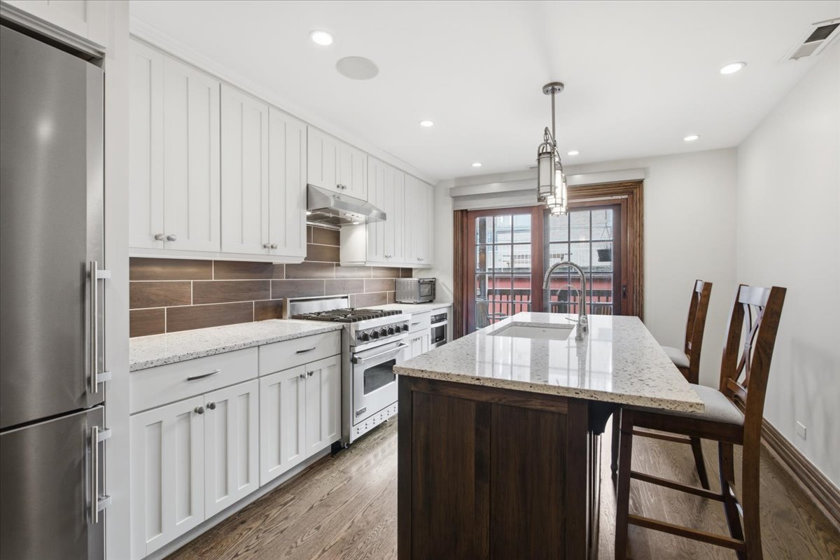 319 W Webster Avenue 1 Property Photo 8