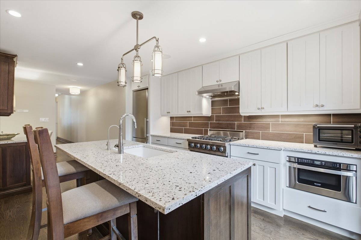 319 W Webster Avenue 1 Property Photo 10