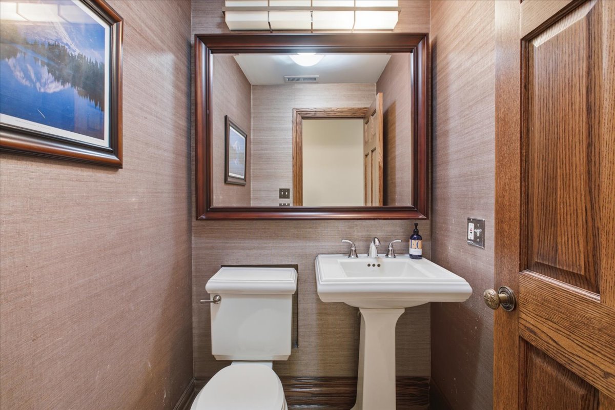 319 W Webster Avenue 1 Property Photo 11
