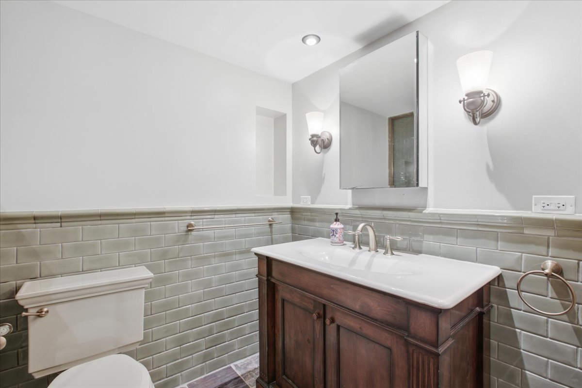 319 W Webster Avenue 1 Property Photo 15