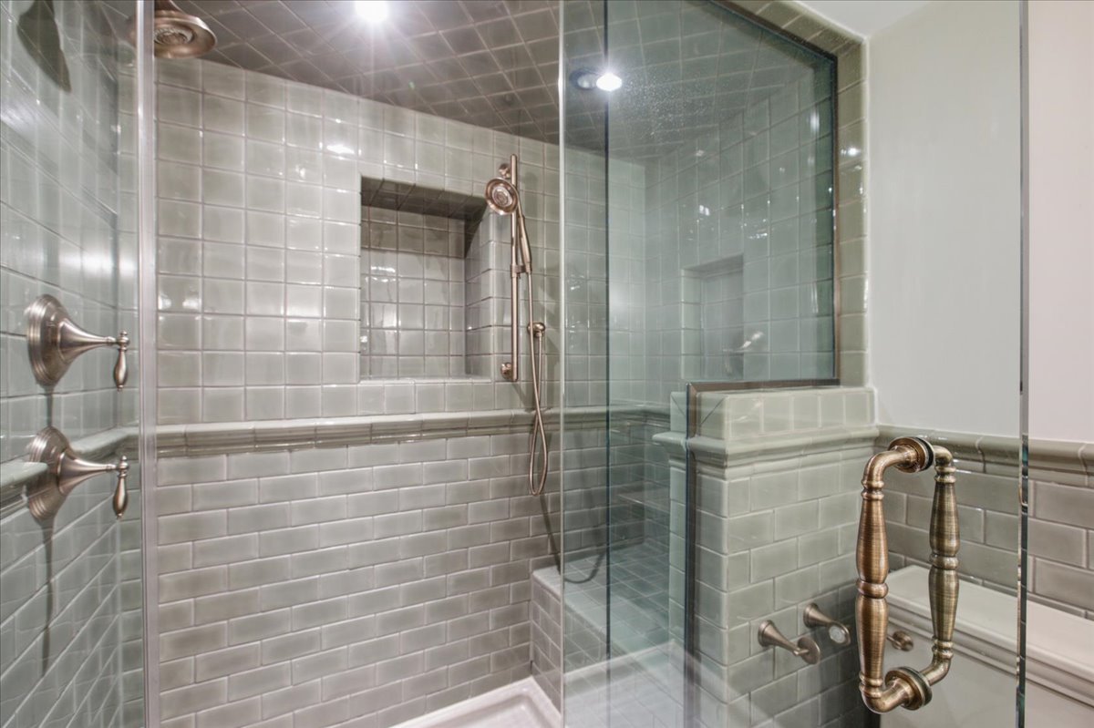 319 W Webster Avenue 1 Property Photo 16