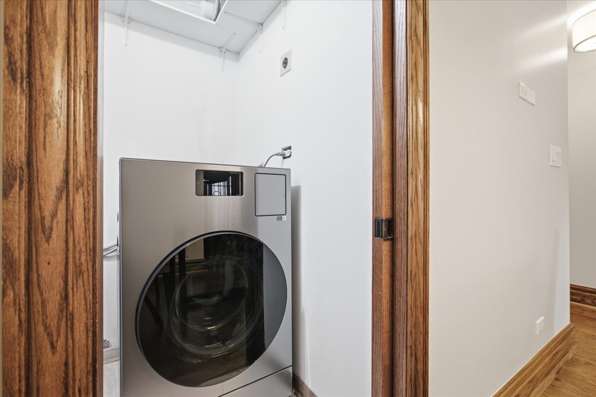 319 W Webster Avenue 1 Property Photo 18