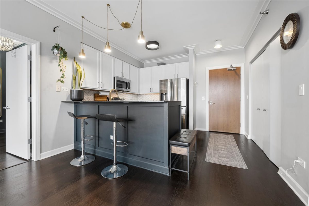 1841 S Calumet Avenue 609 Property Photo 4