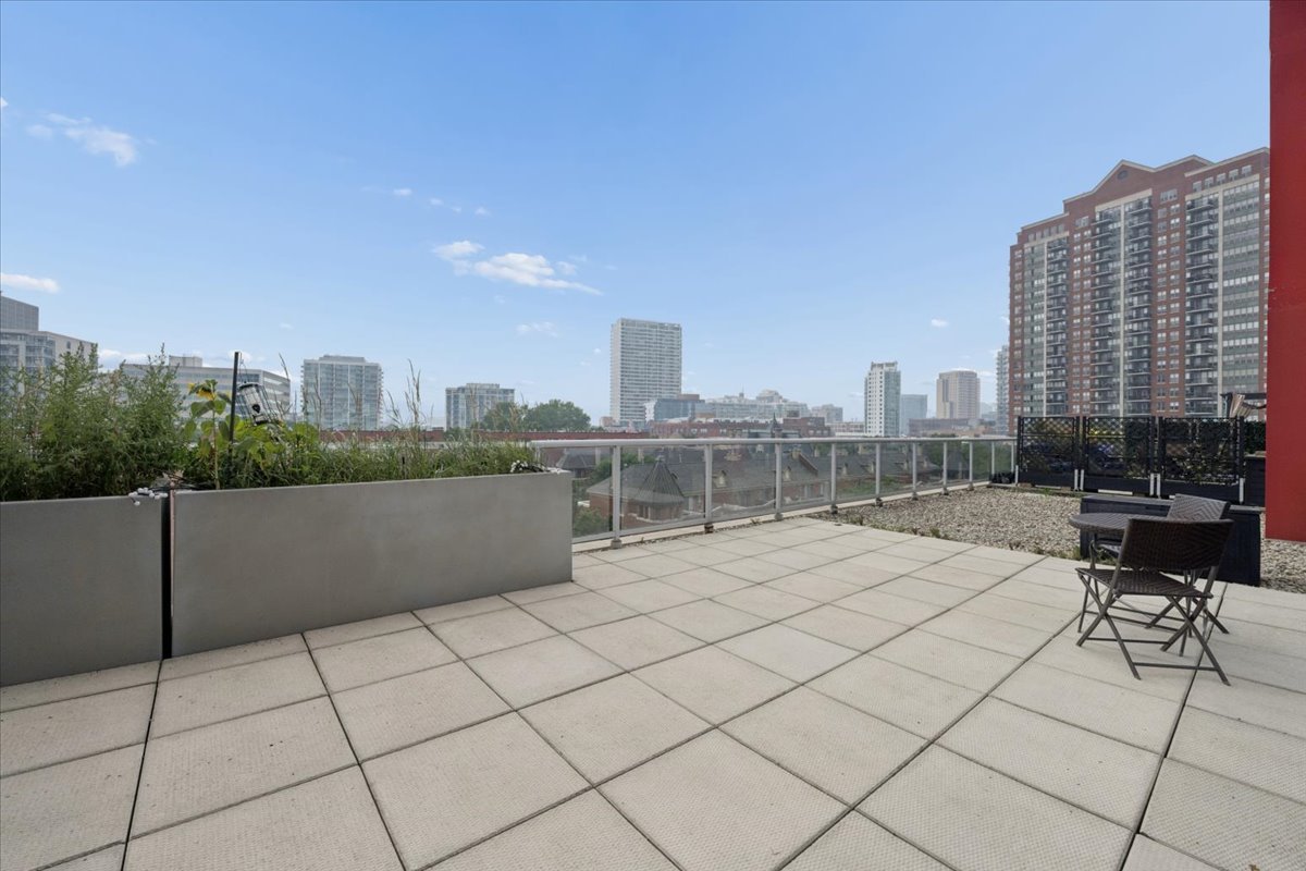 1841 S Calumet Avenue 609 Property Photo 9