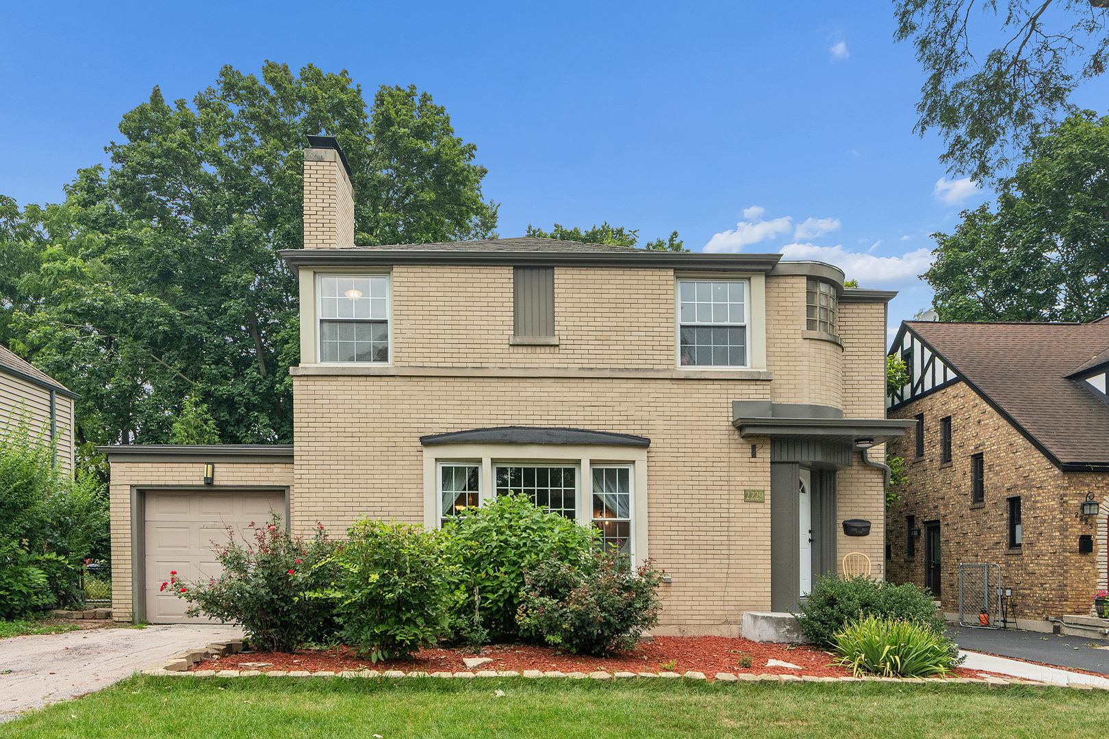 2229 Macdonald Lane