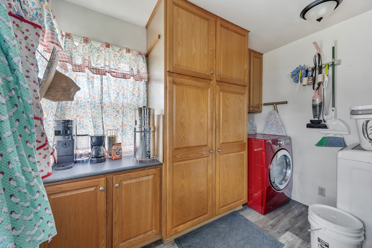242 E Jefferson Avenue Property Photo 7