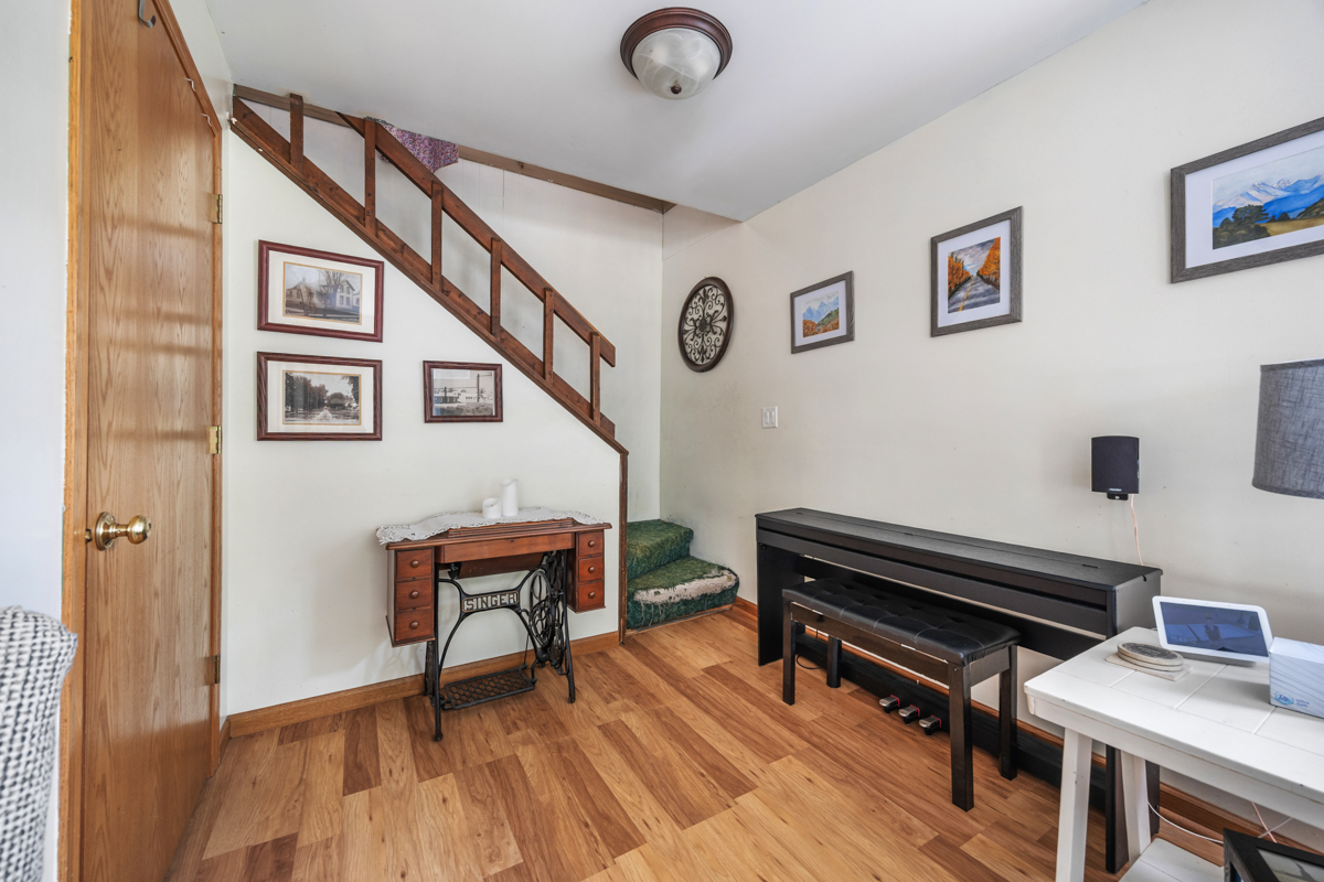 242 E Jefferson Avenue Property Photo 8