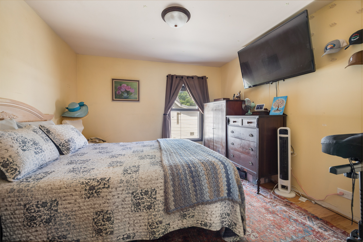 242 E Jefferson Avenue Property Photo 9