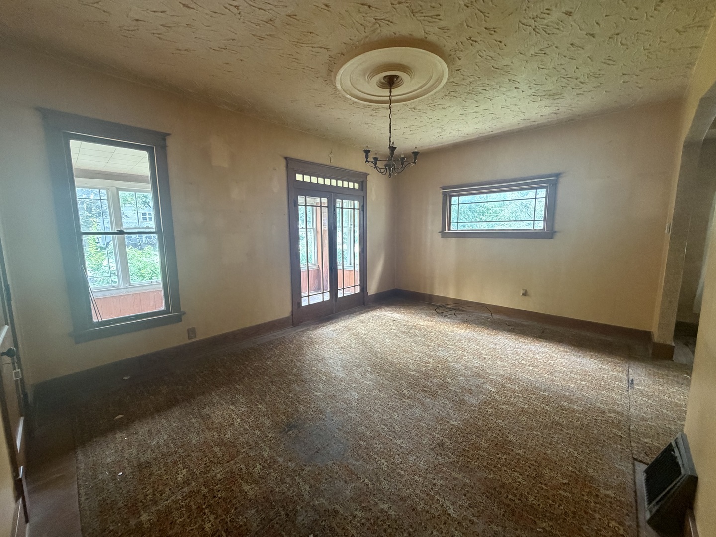 105 N Center Street Property Photo 2