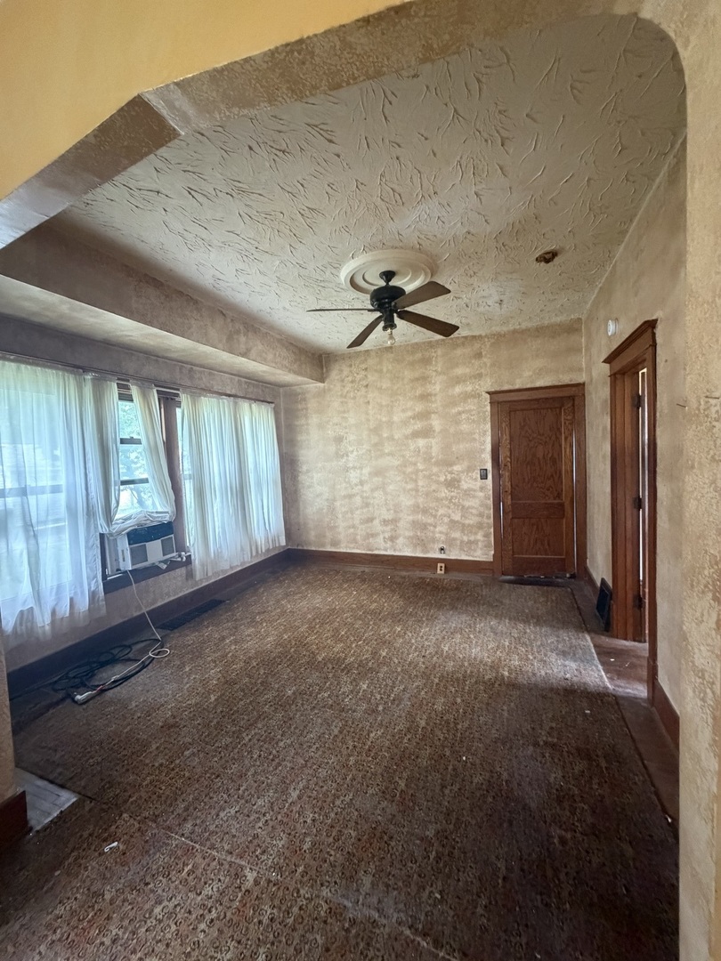 105 N Center Street Property Photo 3