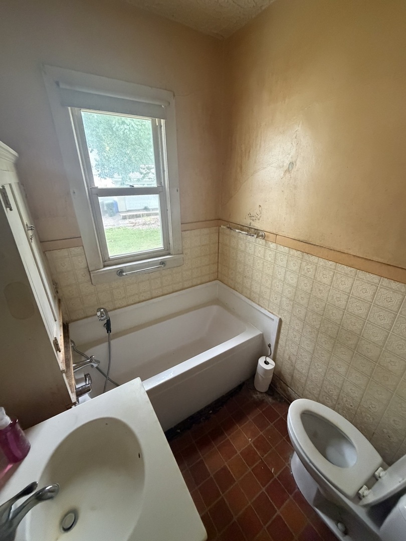 105 N Center Street Property Photo 5
