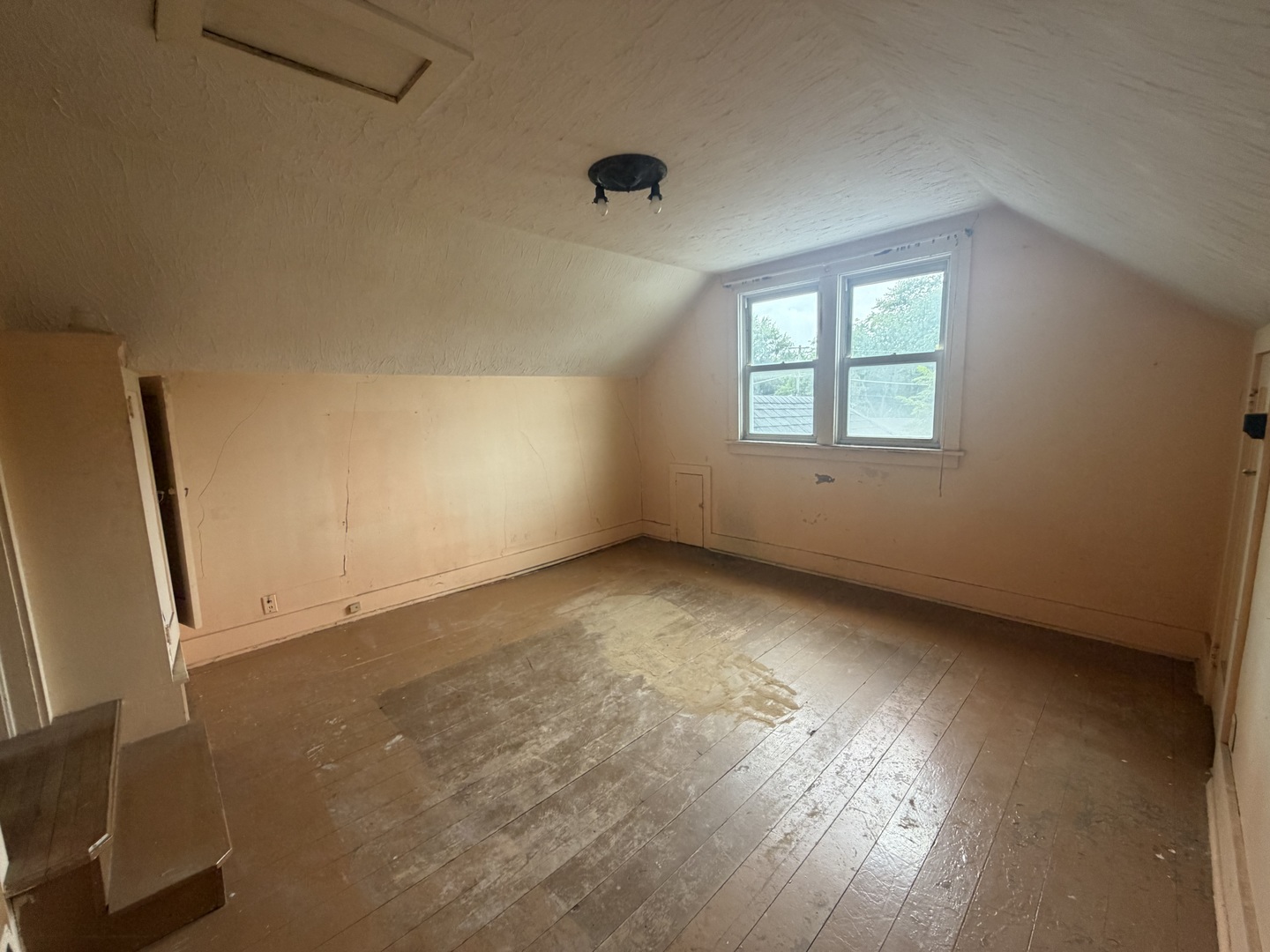 105 N Center Street Property Photo 8