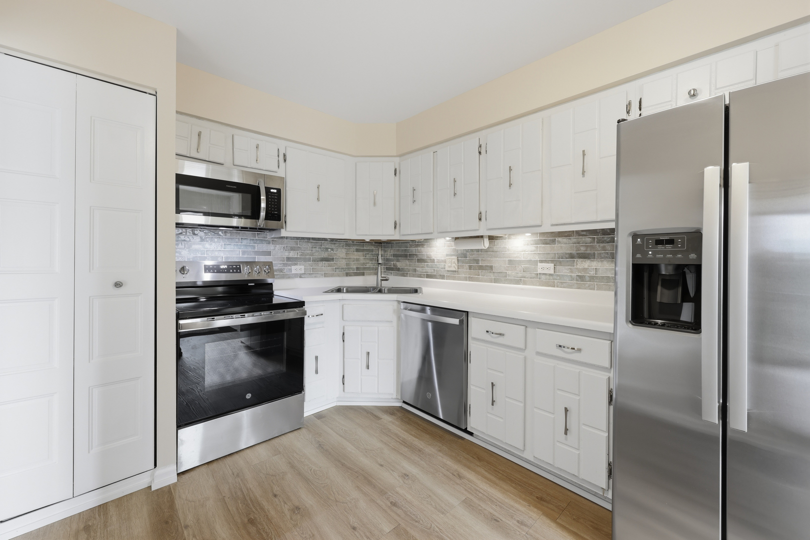 9332 Landings Lane 506 Property Photo 11