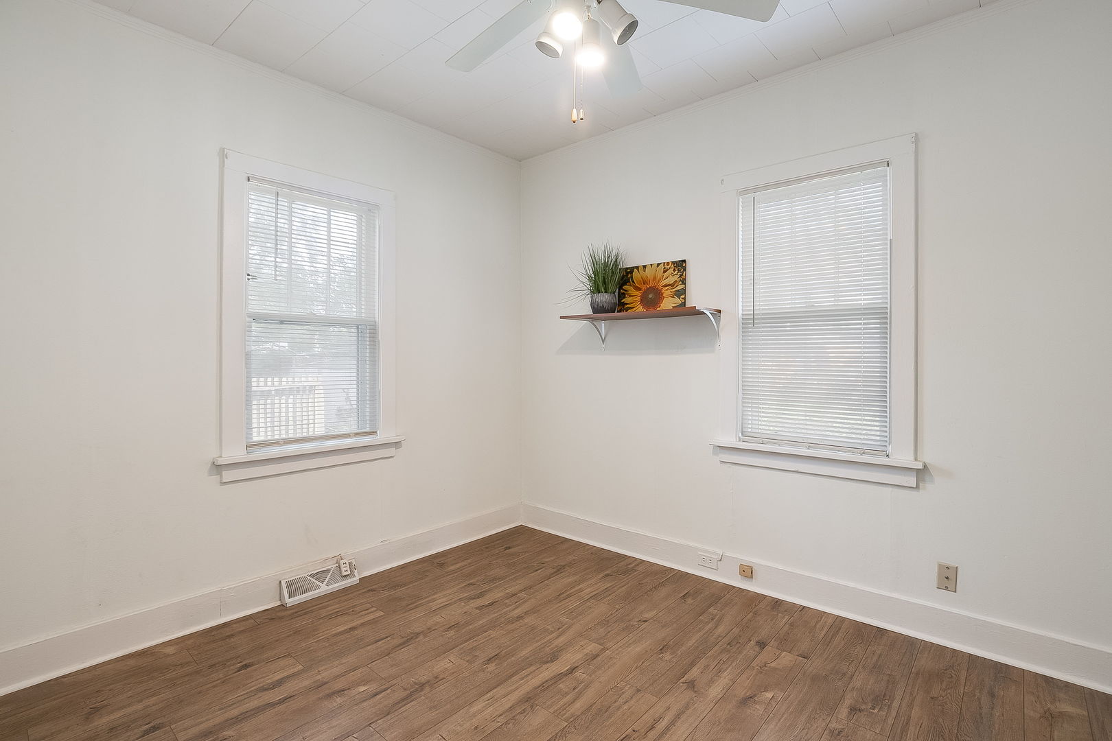 33945 N Prospect Drive Property Photo 4