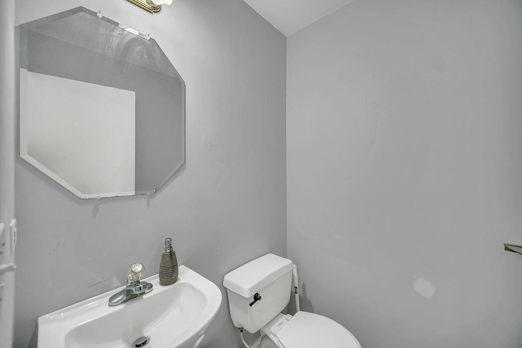 119 E Aspen Circle Property Photo 3
