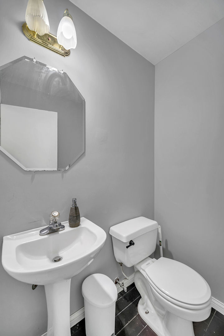 119 E Aspen Circle Property Photo 4