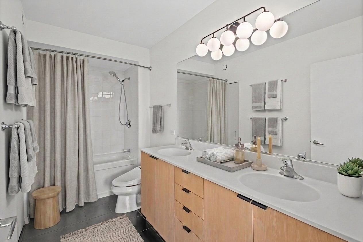 807 Davis Street 1211 Property Photo 8