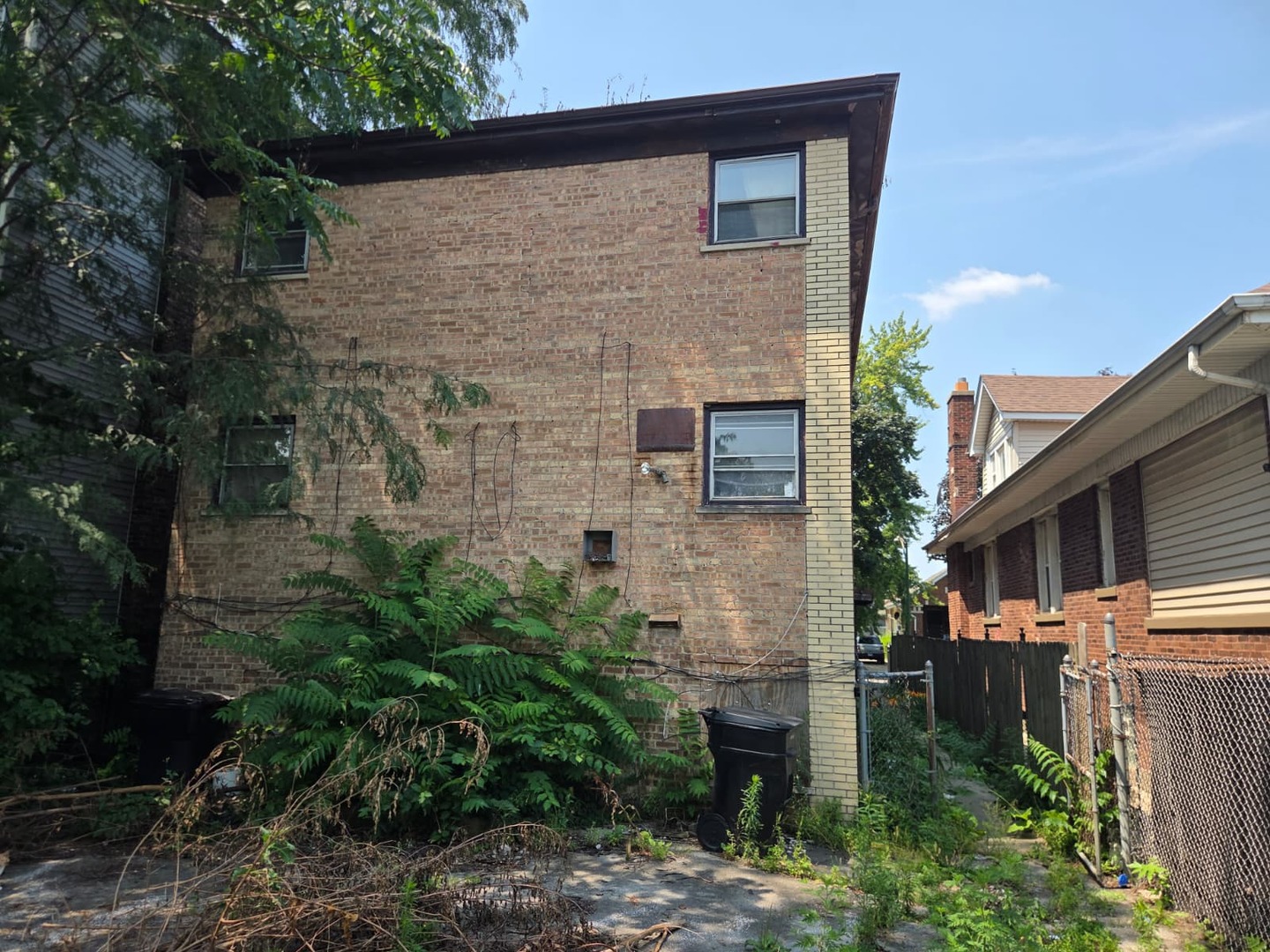 8045 S Carpenter Street Property Photo 1
