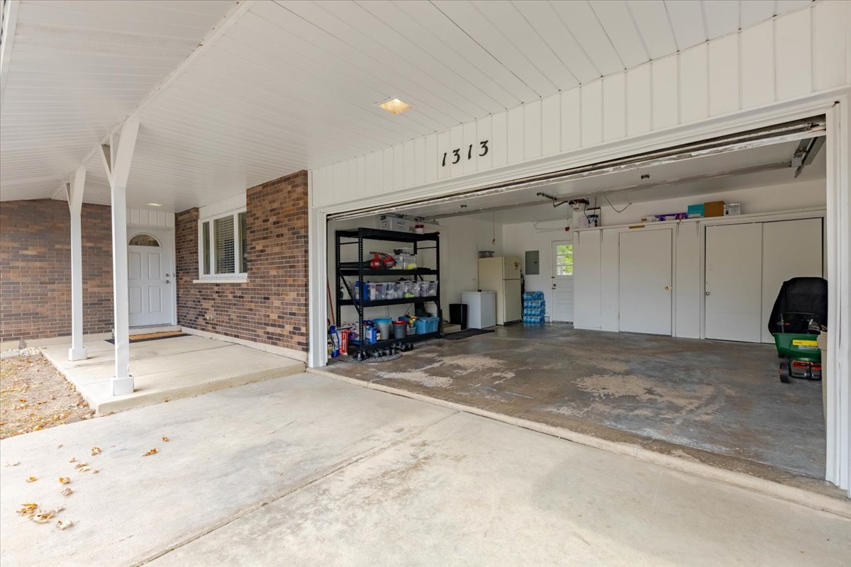 1313 Landwehr Road Property Photo 31