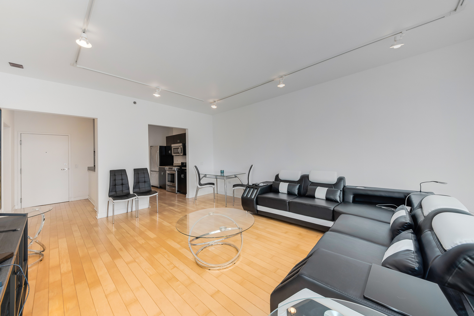 8 E Randolph Street 2107 Property Photo 4
