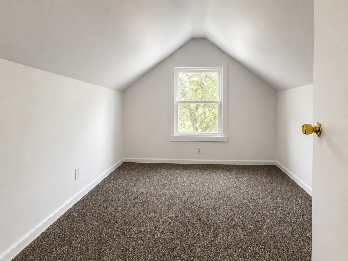2707 Hampden Court Property Photo 20
