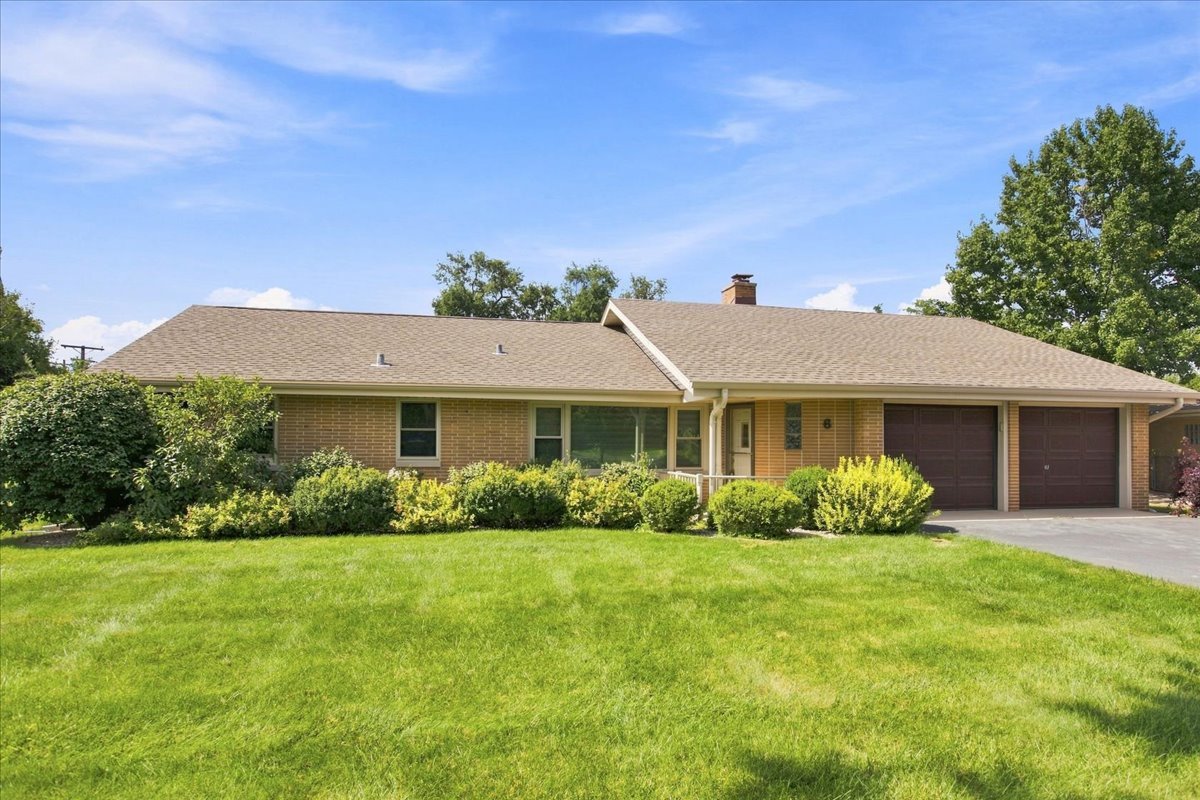 6 Meadowood Drive