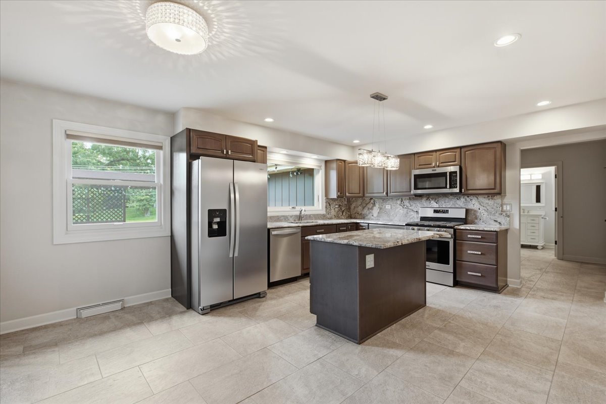 6 Meadowood Drive Property Photo 3