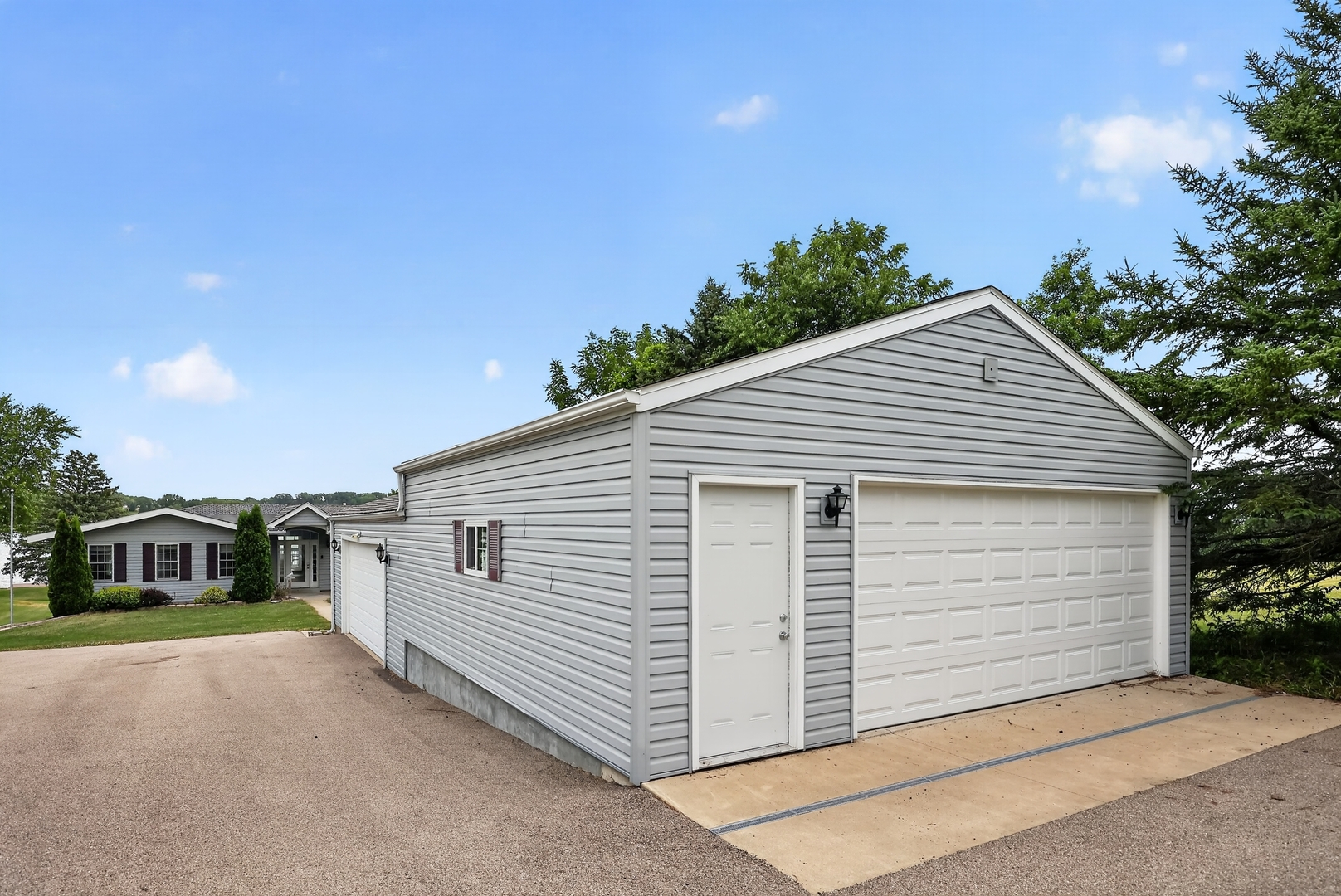 1904 Baintree Road Property Photo 2