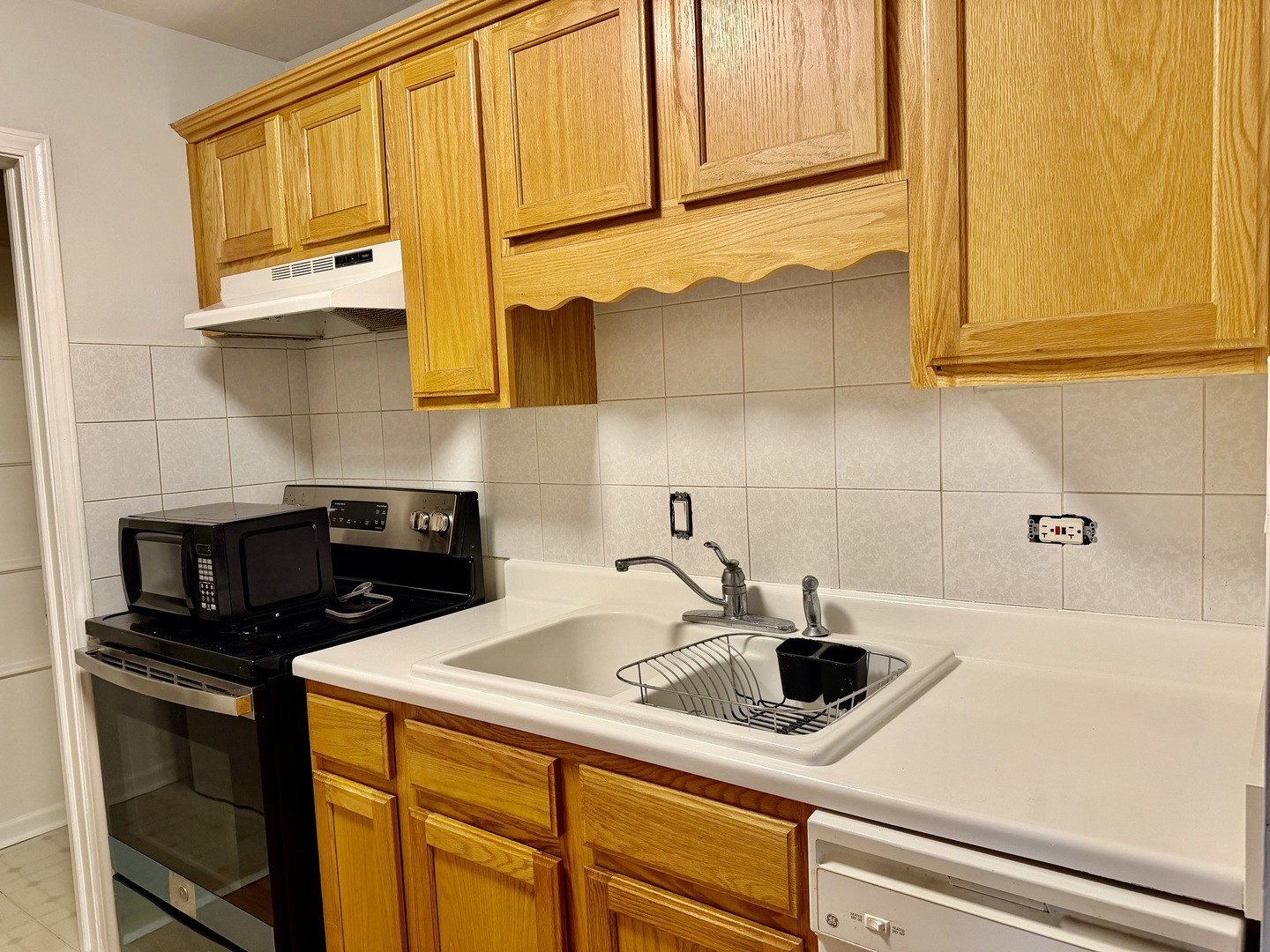5721 W 103rd Street 304 Property Photo 6