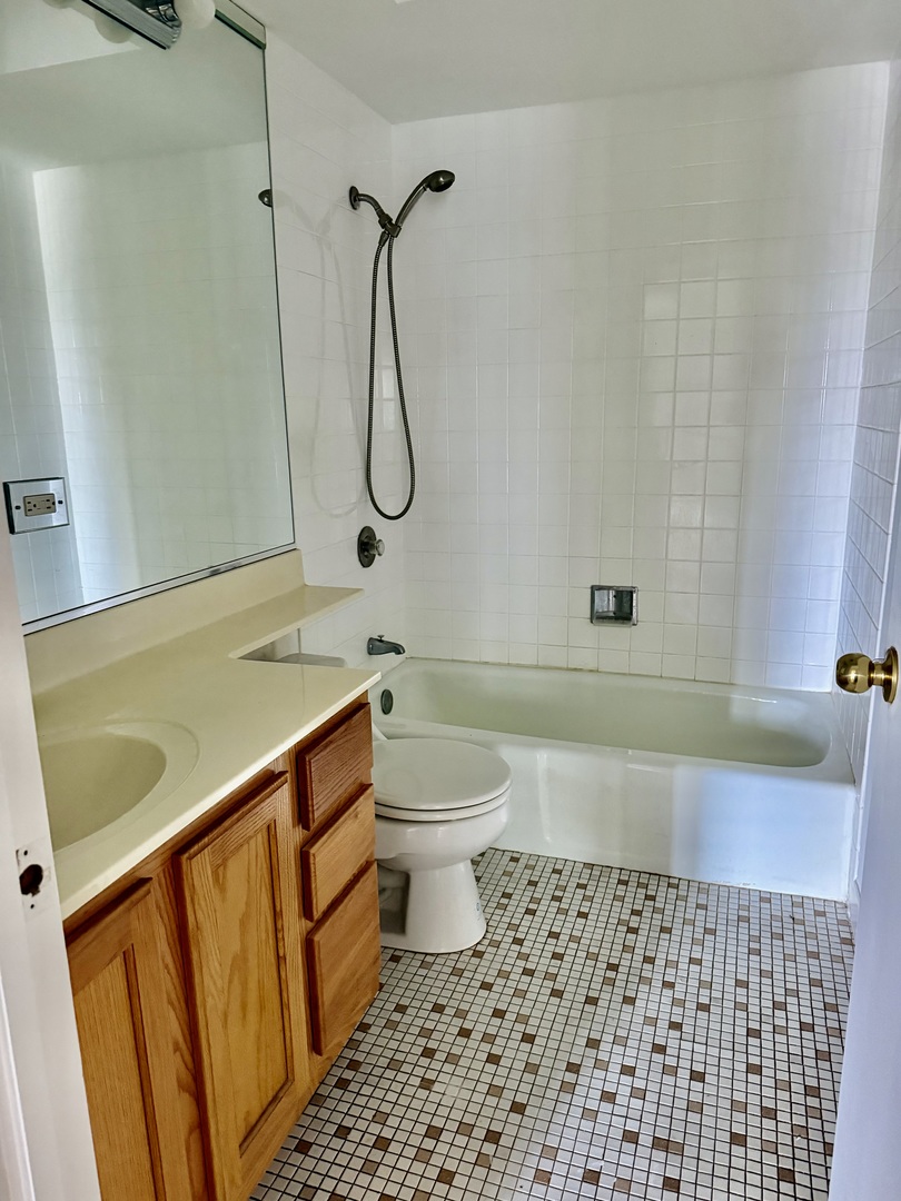 5721 W 103rd Street 304 Property Photo 18