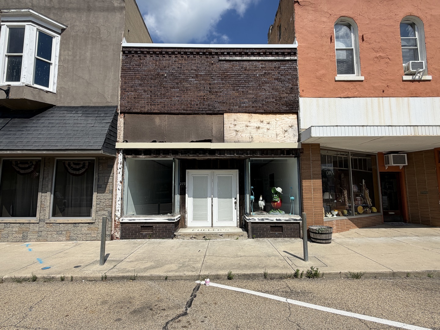 219 S Main Street Property Photo 2