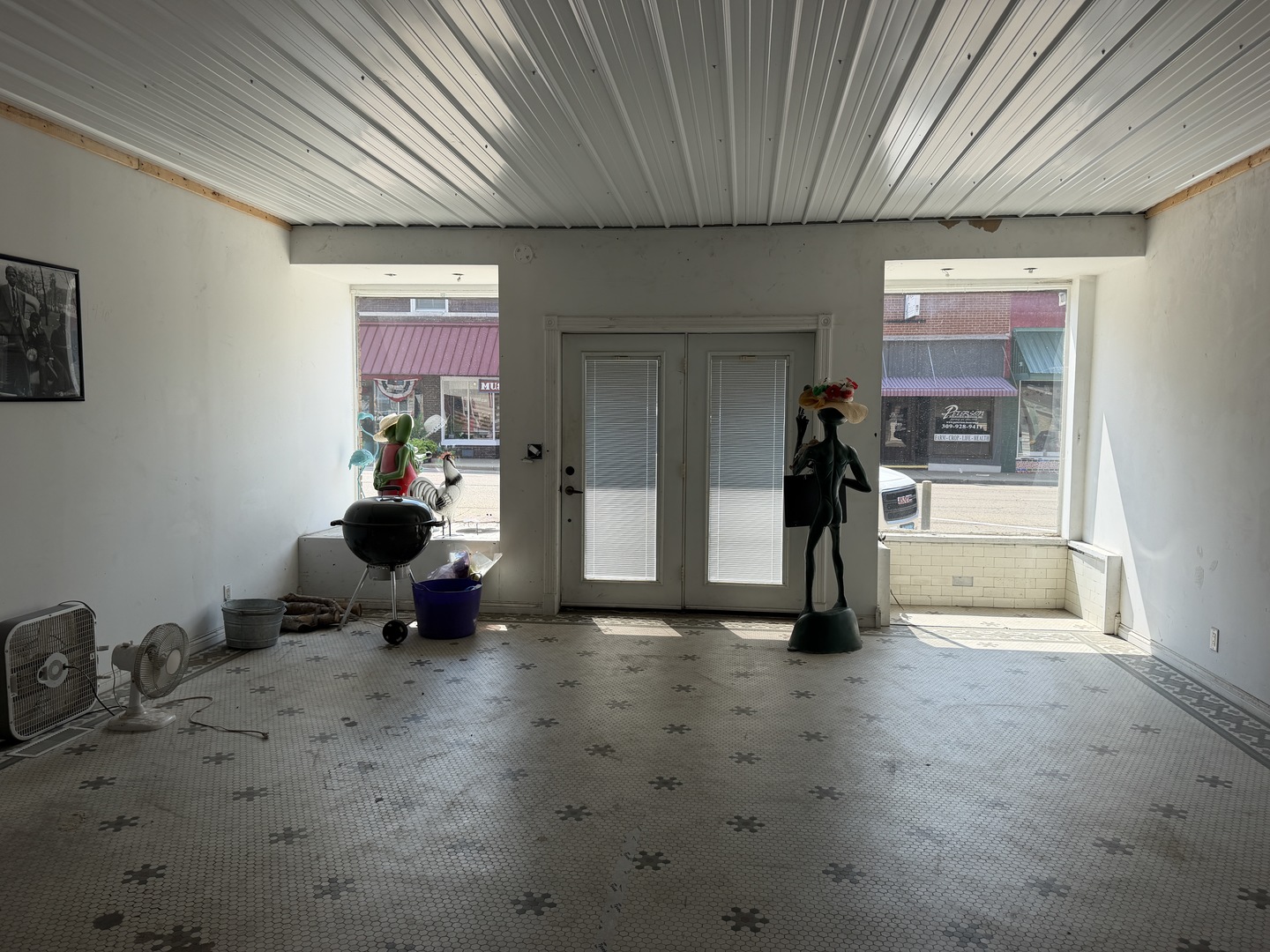 219 S Main Street Property Photo 3