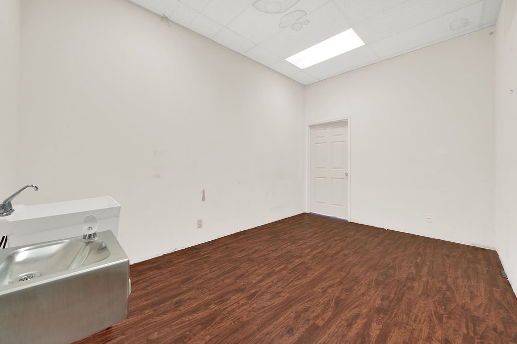 4326 S Pulaski Road Property Photo 8