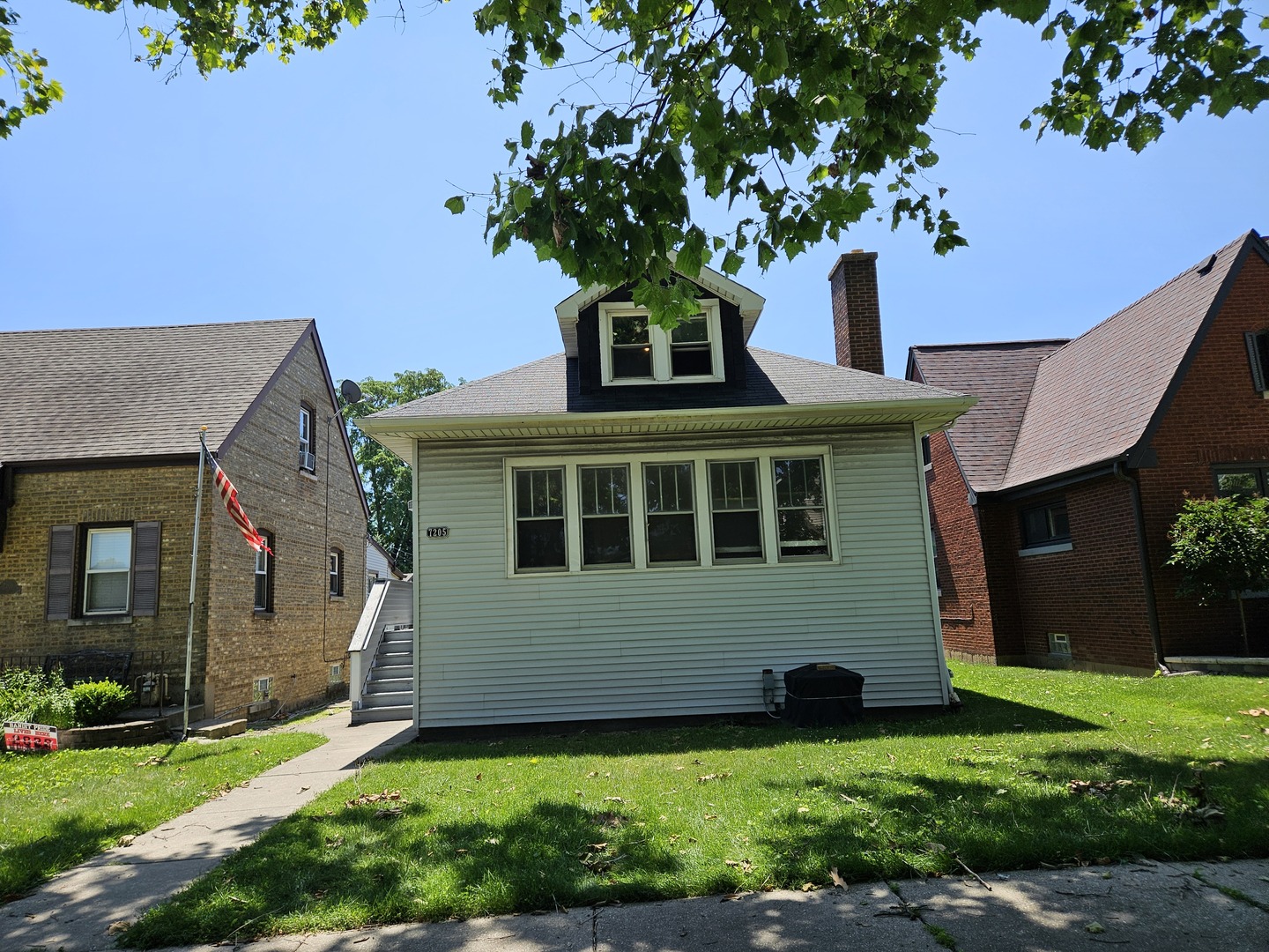 7205 W Ibsen Street Property Photo 1