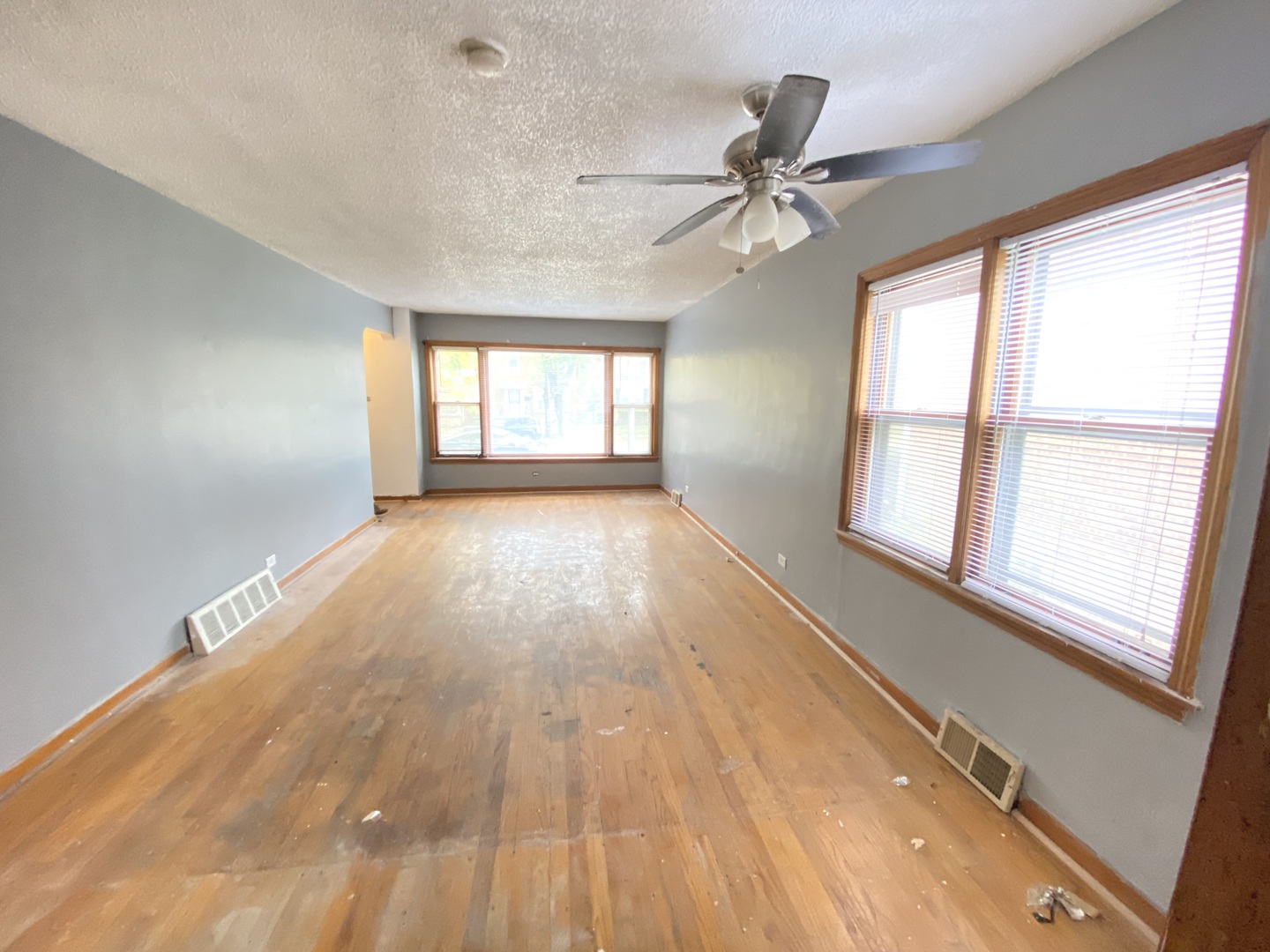 14210 S Wabash Avenue Property Photo 4