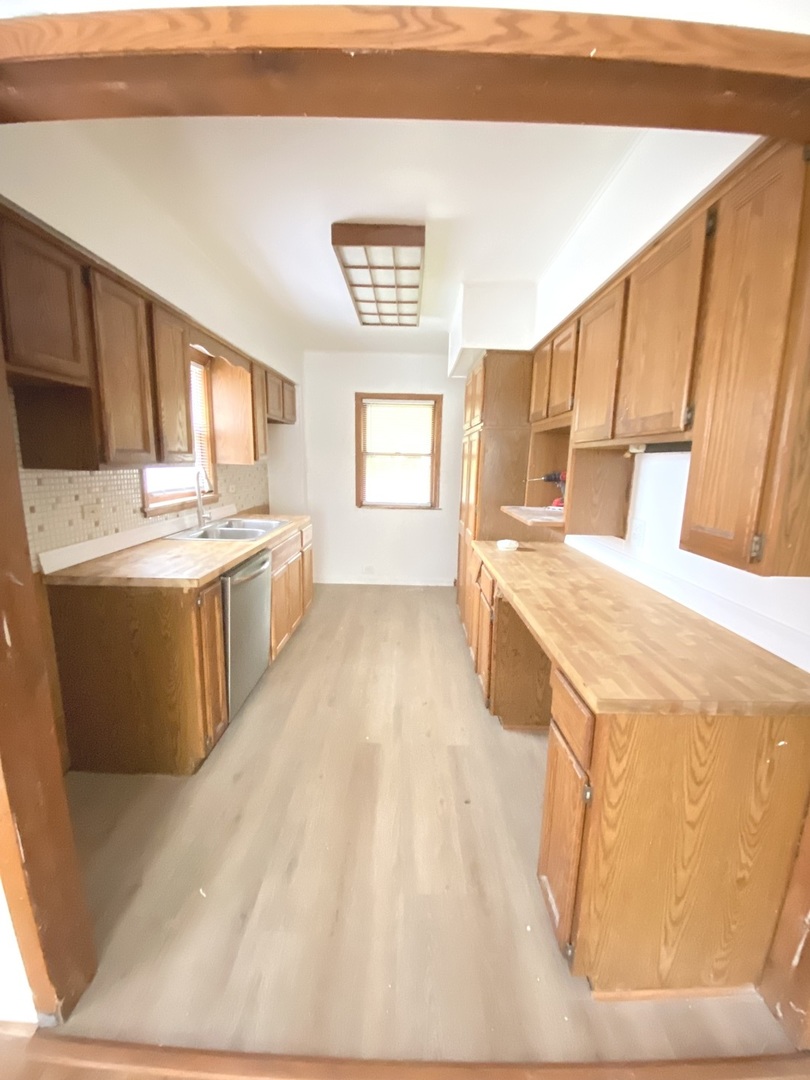 14210 S Wabash Avenue Property Photo 6