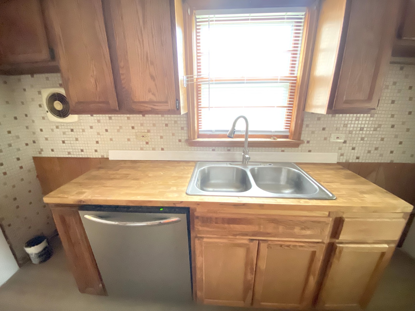 14210 S Wabash Avenue Property Photo 9