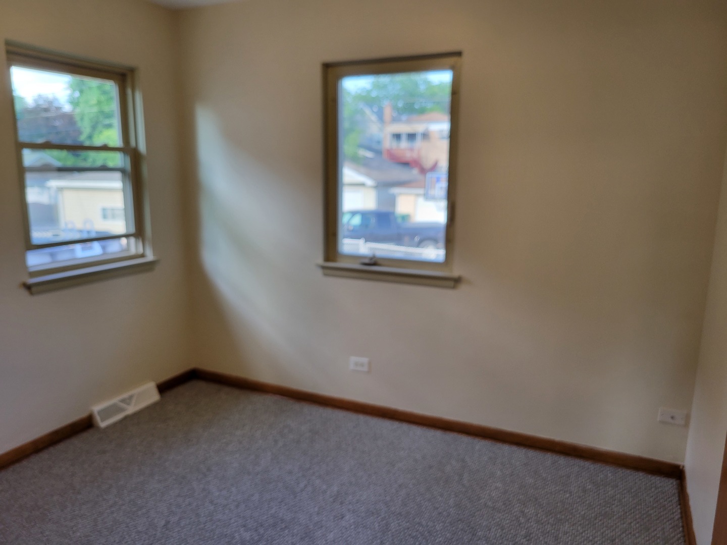 3213 Cuyler Avenue Property Photo 8