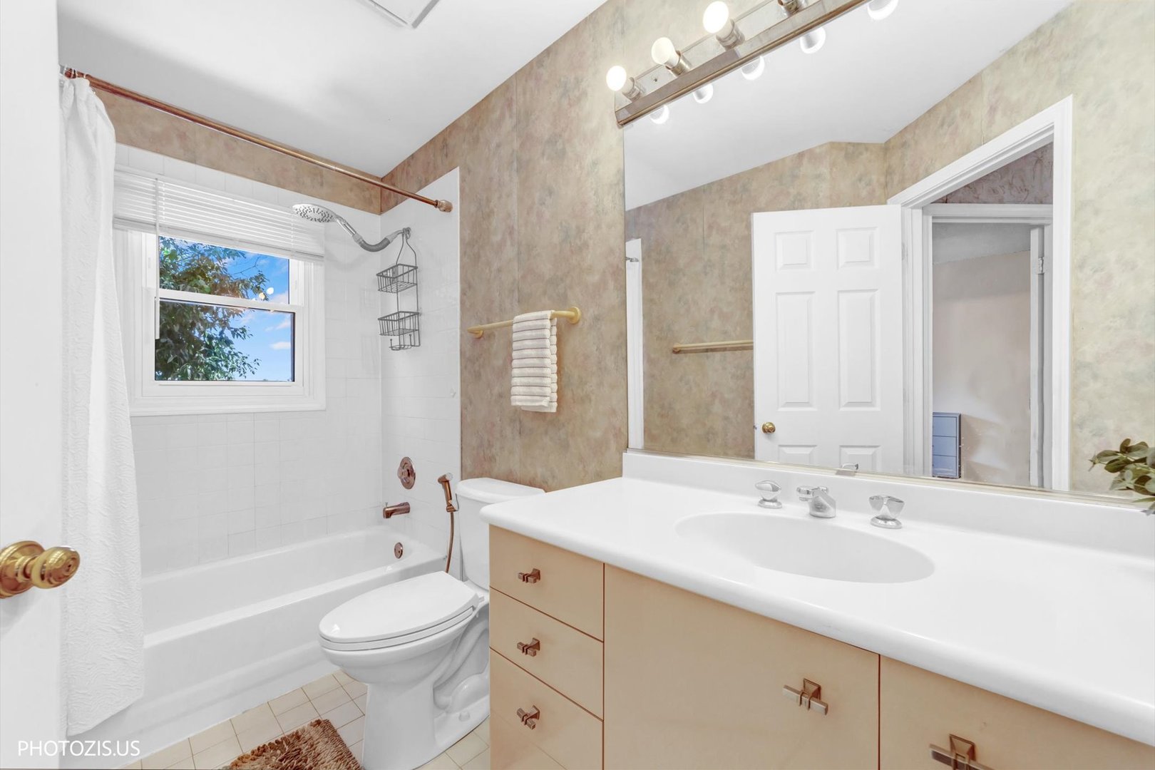 320 Ambria Drive Property Photo 24