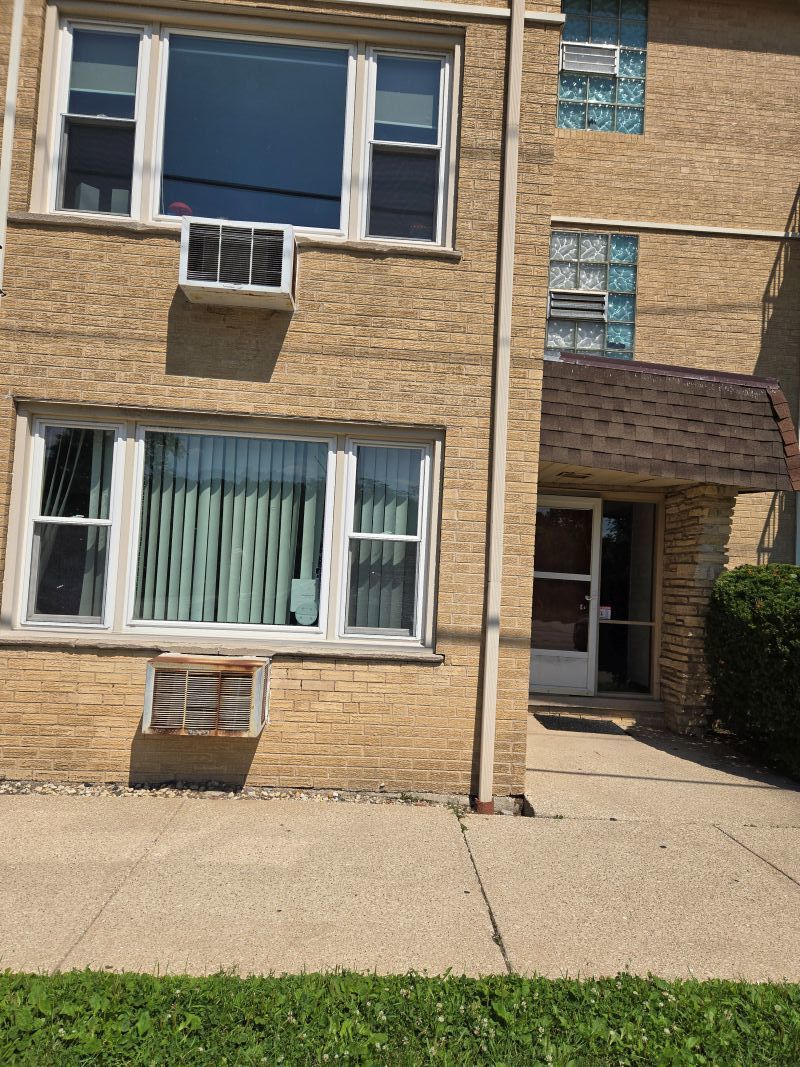 8758 W Berwyn Avenue 1-nw Property Photo 2
