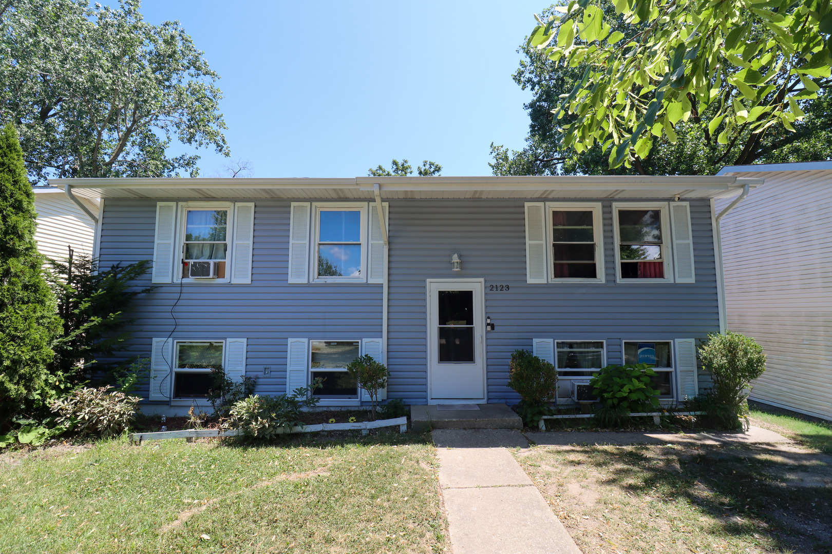 2123 Wallace Avenue Property Photo 1