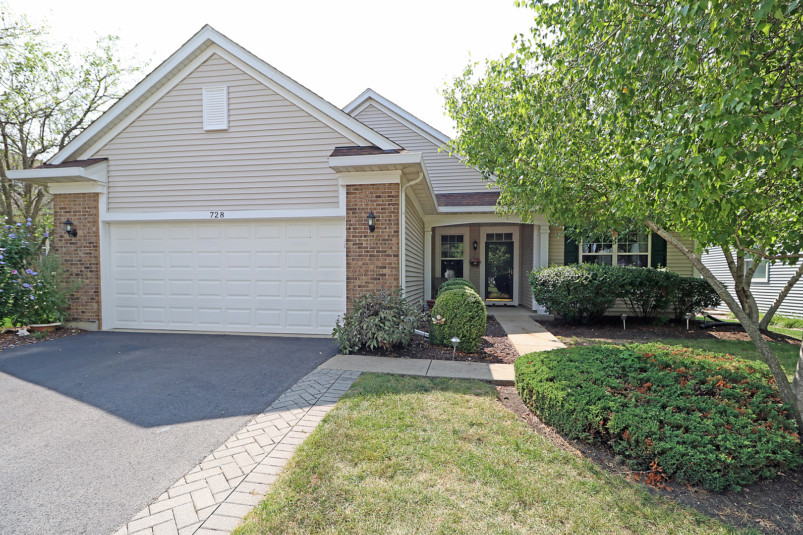 728 Holland Lane Property Photo 1