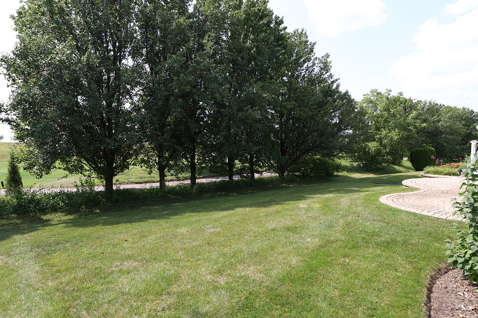 728 Holland Lane Property Photo 3