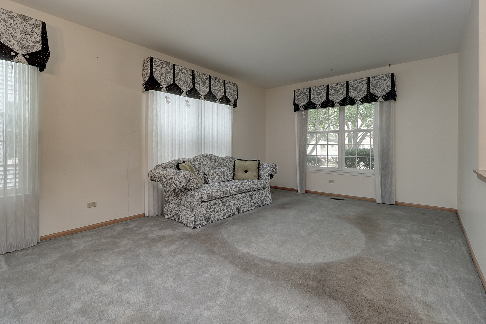 728 Holland Lane Property Photo 6