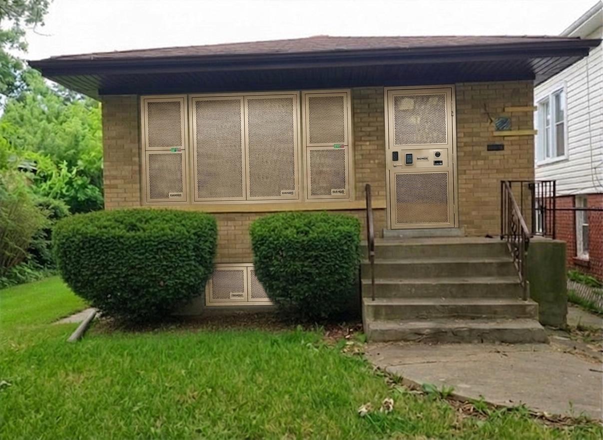 9022 S University Avenue Property Photo 1