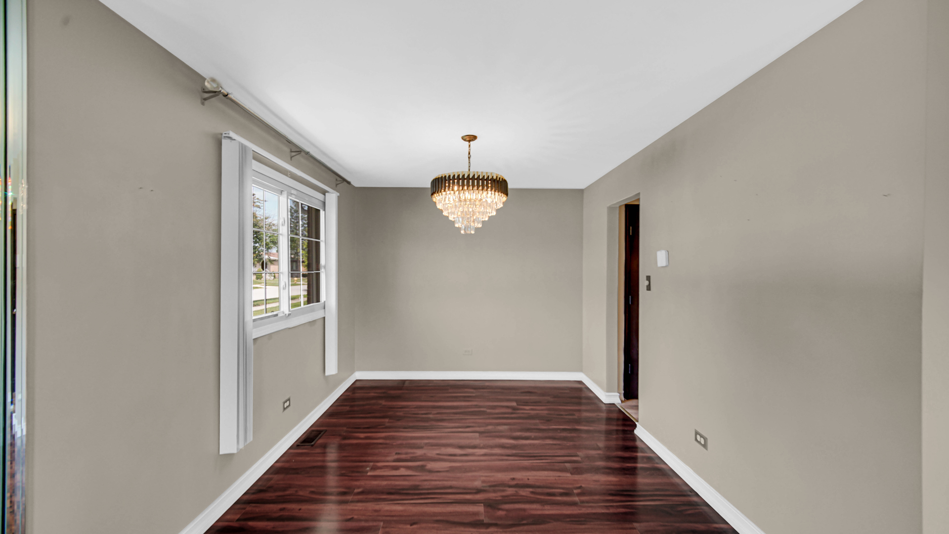 621 Escanaba Avenue Property Photo 8