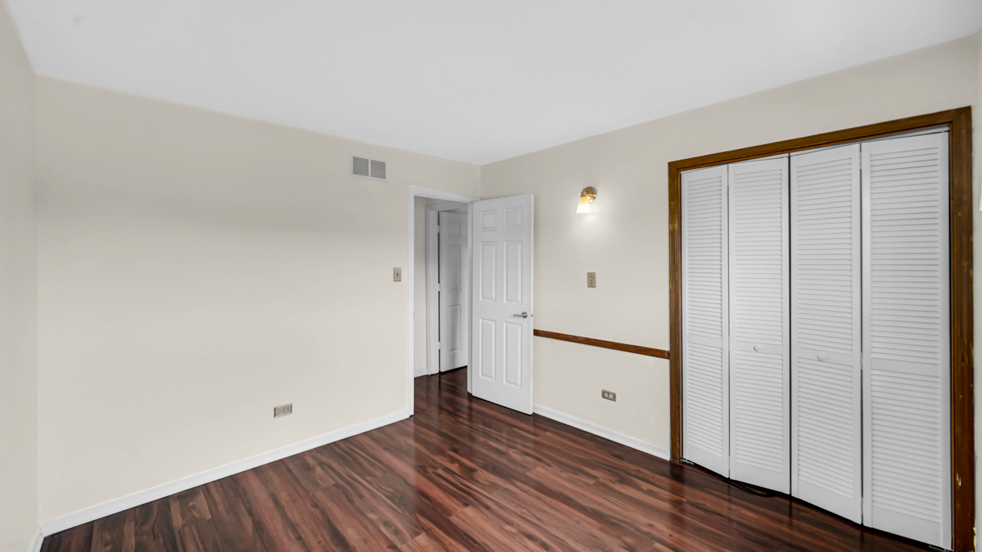621 Escanaba Avenue Property Photo 21