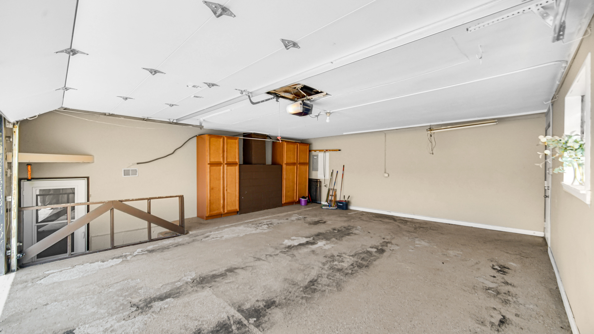 621 Escanaba Avenue Property Photo 27