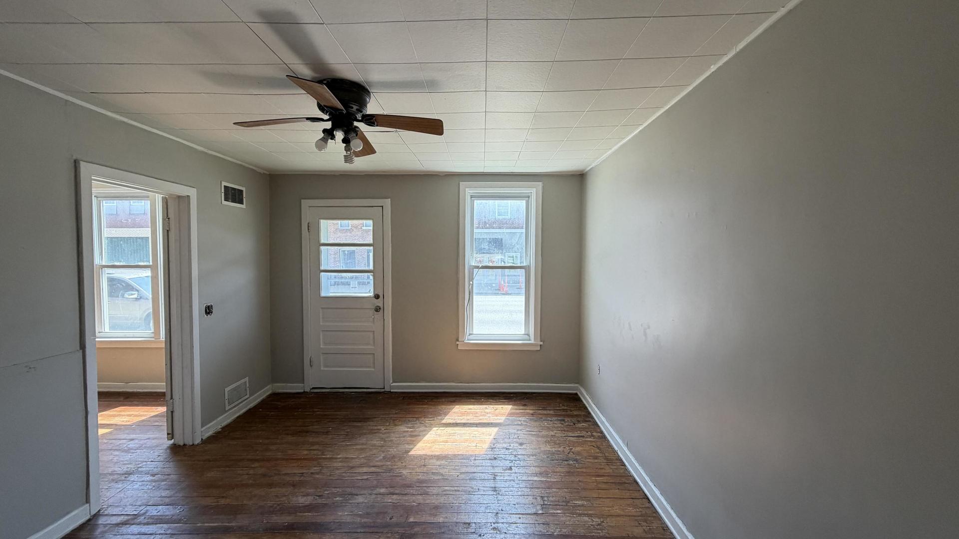 209 S Central Avenue Property Photo 4