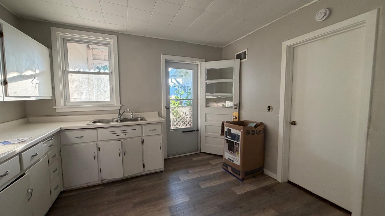 209 S Central Avenue Property Photo 5